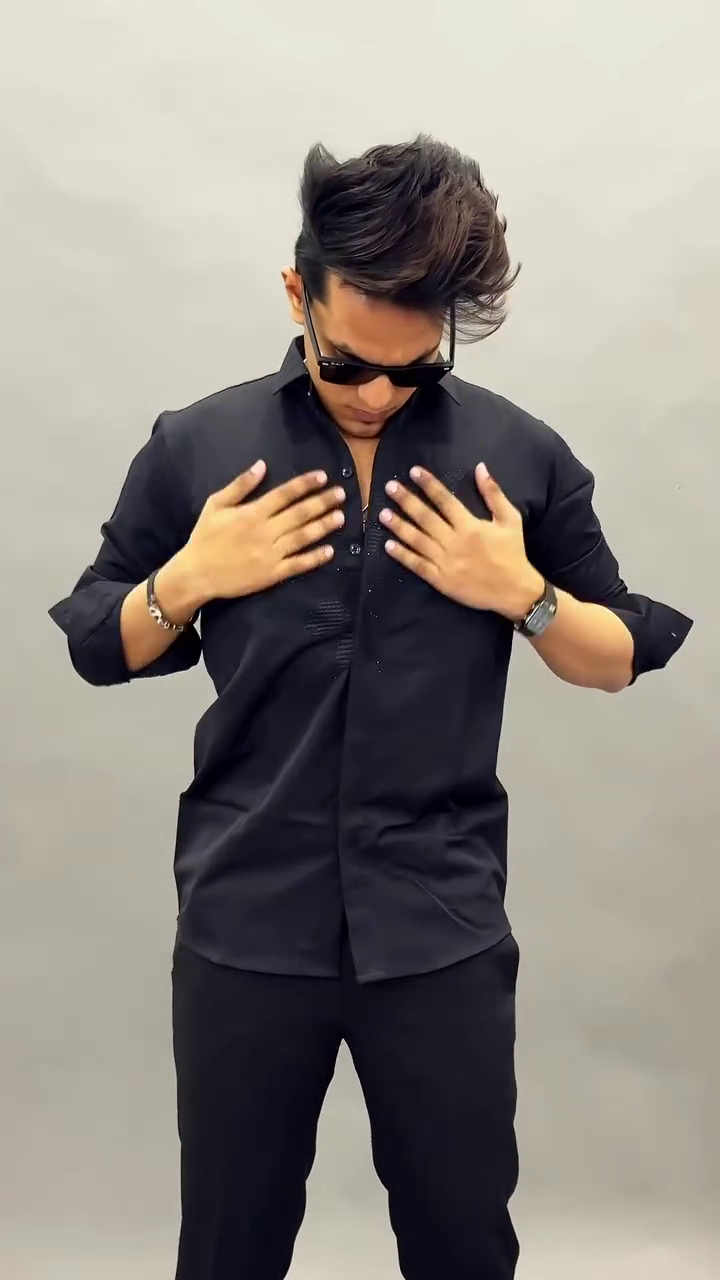 “Bold and Effortless: The Casual Red Shirt for Everyday Style”