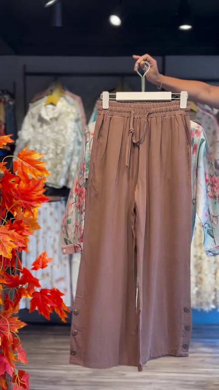 Effortless Elegance – Coordinated Floral Print Shirt and Trouser Set