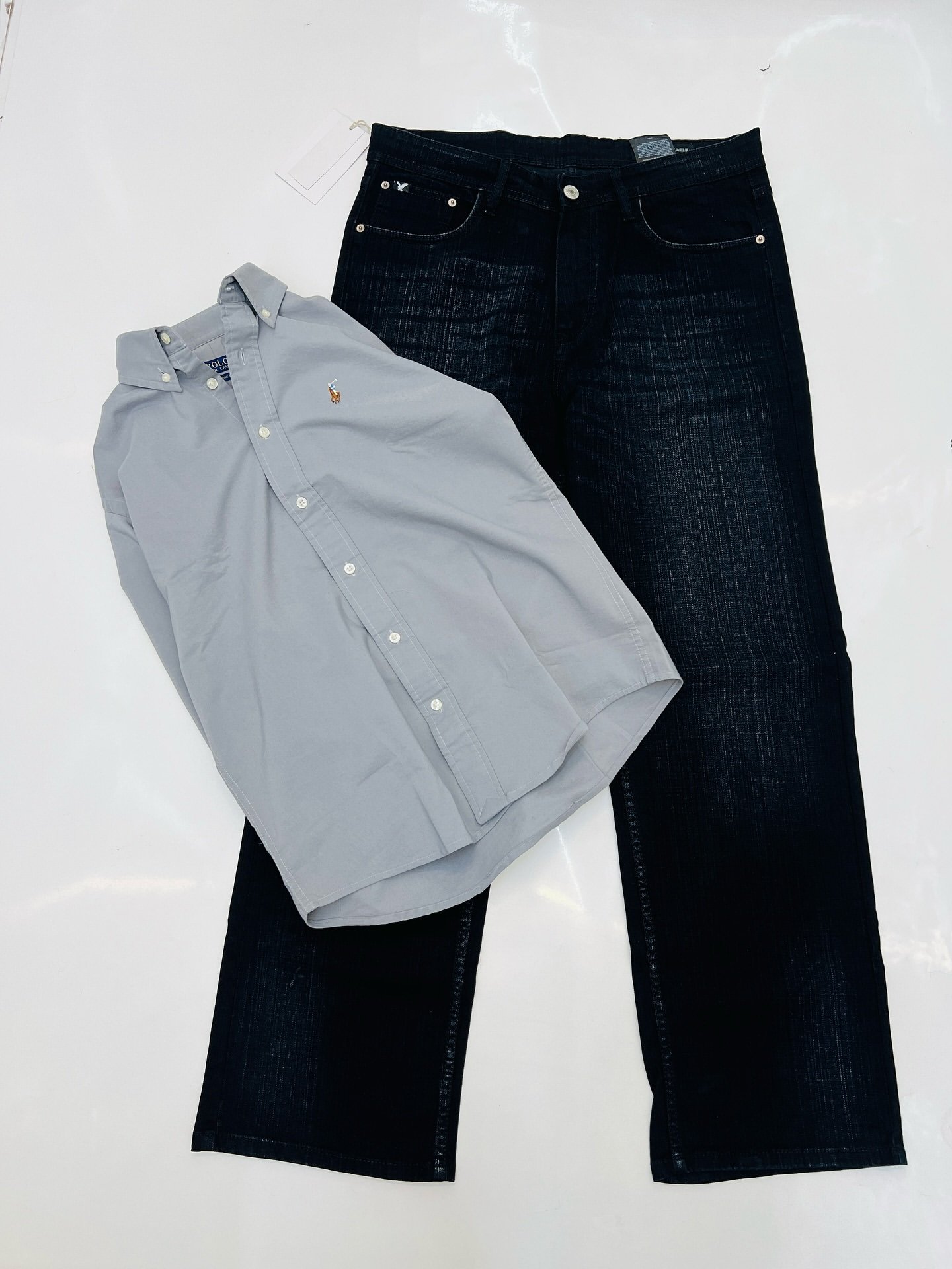 Effortless Smart-Casual: Light Grey Oxford Shirt with Dark Wash Jeans