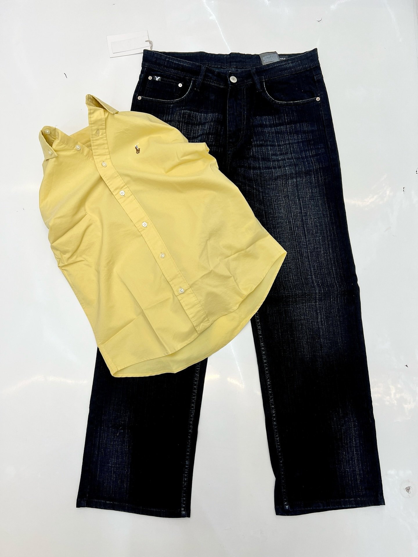 Effortless Smart-Casual: Light Grey Oxford Shirt with Dark Wash Jeans