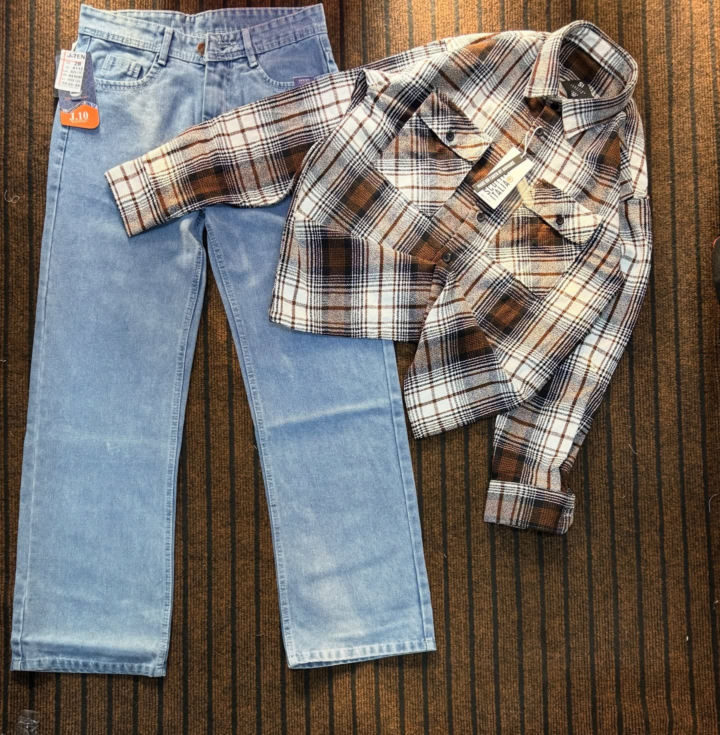 Oversized Shirt with  Denim Jeans – Trendy Casual Streetwear Combo