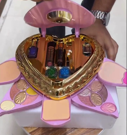Luxury Heart-Shaped Makeup Kit – All-in-One Beauty Palette