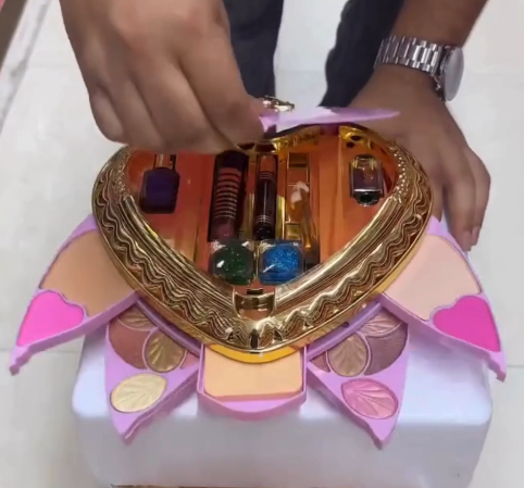 Luxury Heart-Shaped Makeup Kit – All-in-One Beauty Palette