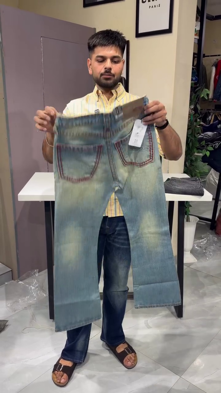 Classic Light Wash Denim Jeans for Everyday Style