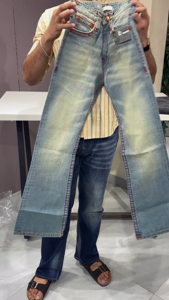 Classic Light Wash Denim Jeans for Everyday Style