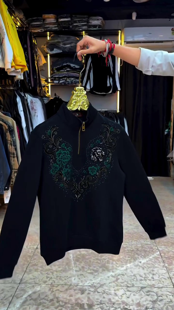Make a Bold Statement with This Striking Eagle Print Full-Zip Sweatshirt