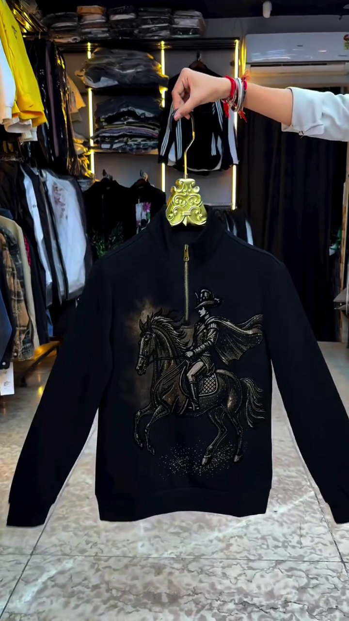 Make a Bold Statement with This Striking Eagle Print Full-Zip Sweatshirt