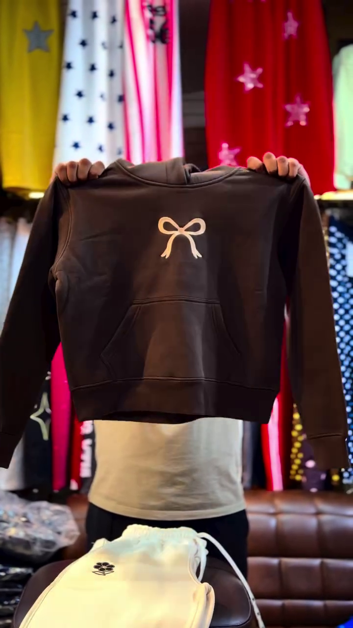 Stylish Brown Hooded Top with Elegant Bow Detail and Comfortable Casual Design