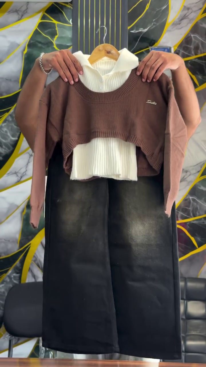 Elegant Brown Cropped Sweater with an Ivory Ribbed Top and Black Wide-Leg Trousers – A Chic and Modern Casual Outfit